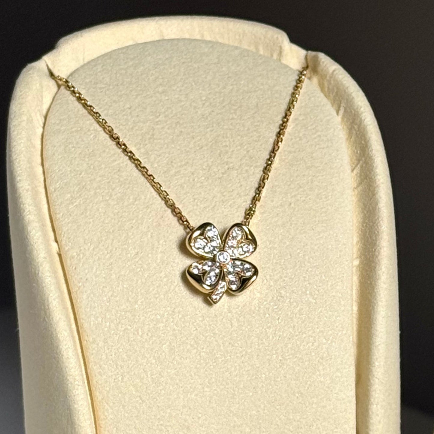 Diamond  M.M.M necklace gold